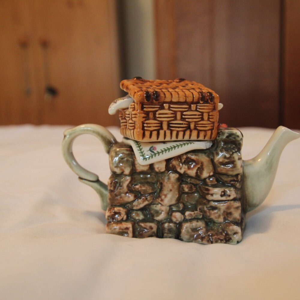 Teapot, small, vintage. Garden Picknick. Portmeirion Brand. Excellent condition. - Picture 5 of 8